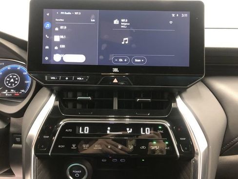 Used 2023 Toyota Venza Limited image 21