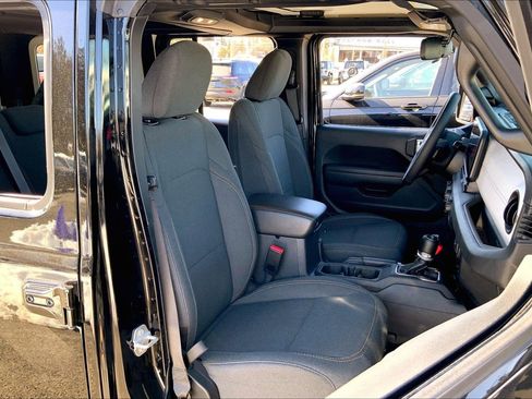 Certified 2024 Jeep Wrangler Willys image 7