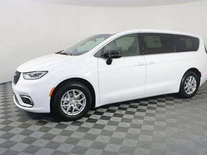 New 2026 Chrysler Pacifica Select