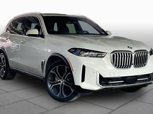 Used 2024 BMW X5 sDrive40i w/ Premium Package image 2