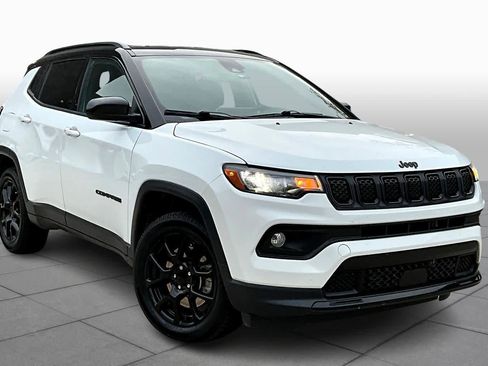 Used 2023 Jeep Compass Altitude image 2