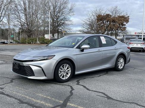 Used 2025 Toyota Camry LE image 1