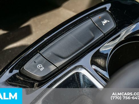 Used 2025 Chevrolet Trax LT w/ LT Convenience Package FWD image 39
