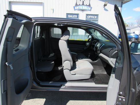 Used 2014 Toyota Tacoma 4x4 Access Cab w/ SR5 Package image 28