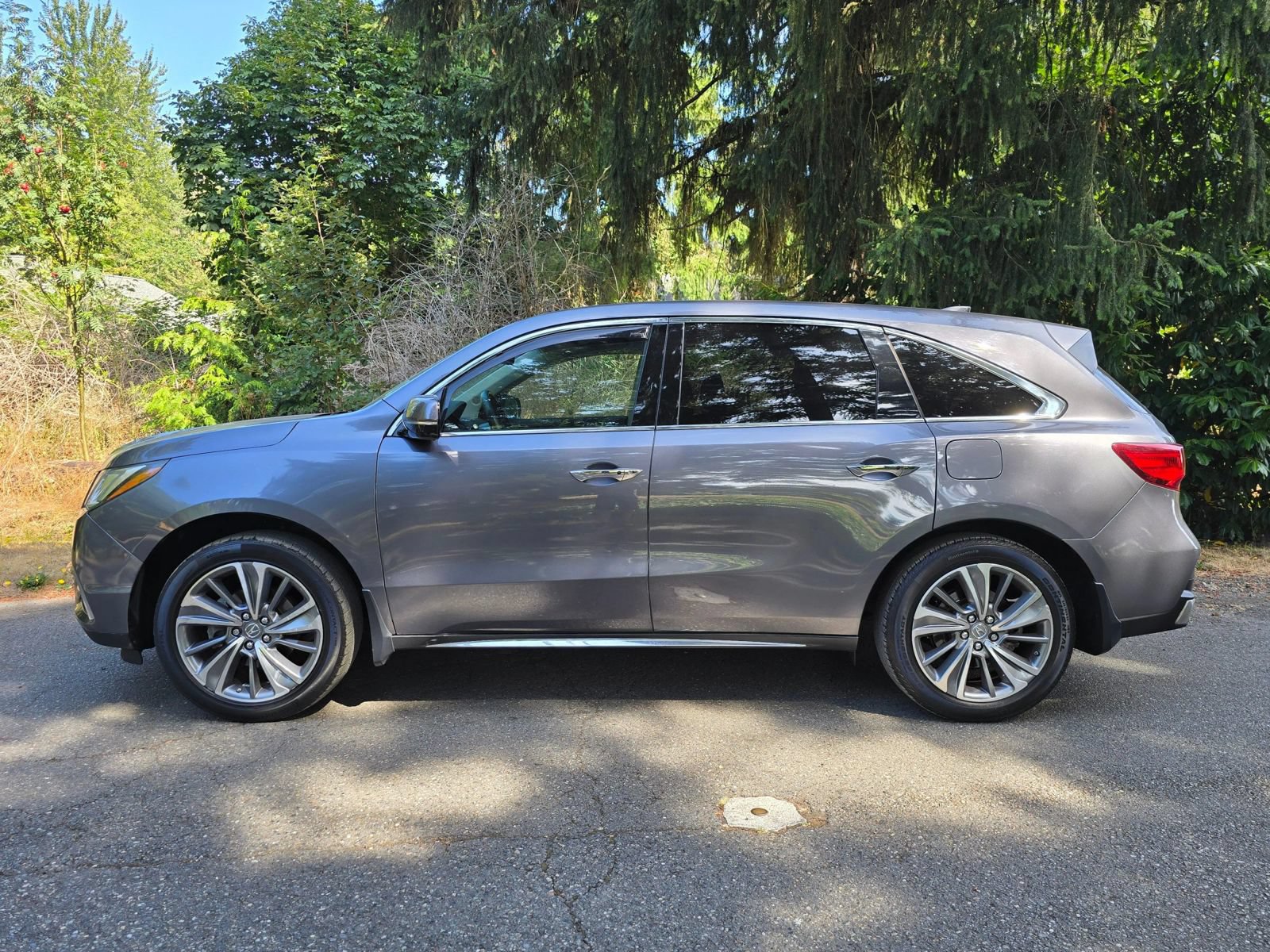 Used 2017 Acura MDX w/ Technology Package AWD/4WD image 2