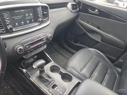 Used 2020 Kia Sorento EX FWD image 29