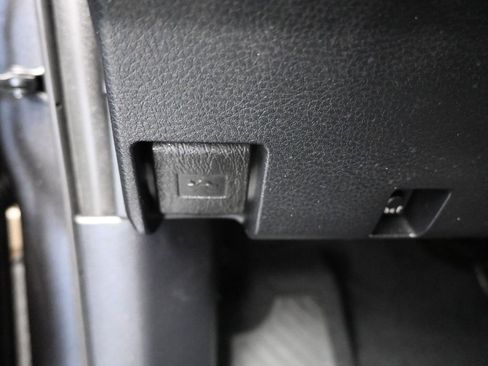 Used 2017 Toyota Tacoma TRD Off-Road image 29