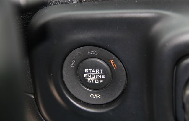 Used 2018 Jeep Wrangler Unlimited Sahara AWD/4WD image 25