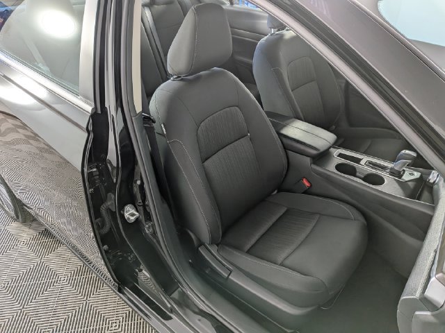 Used 2025 Nissan Altima 2.5 SV FWD image 27