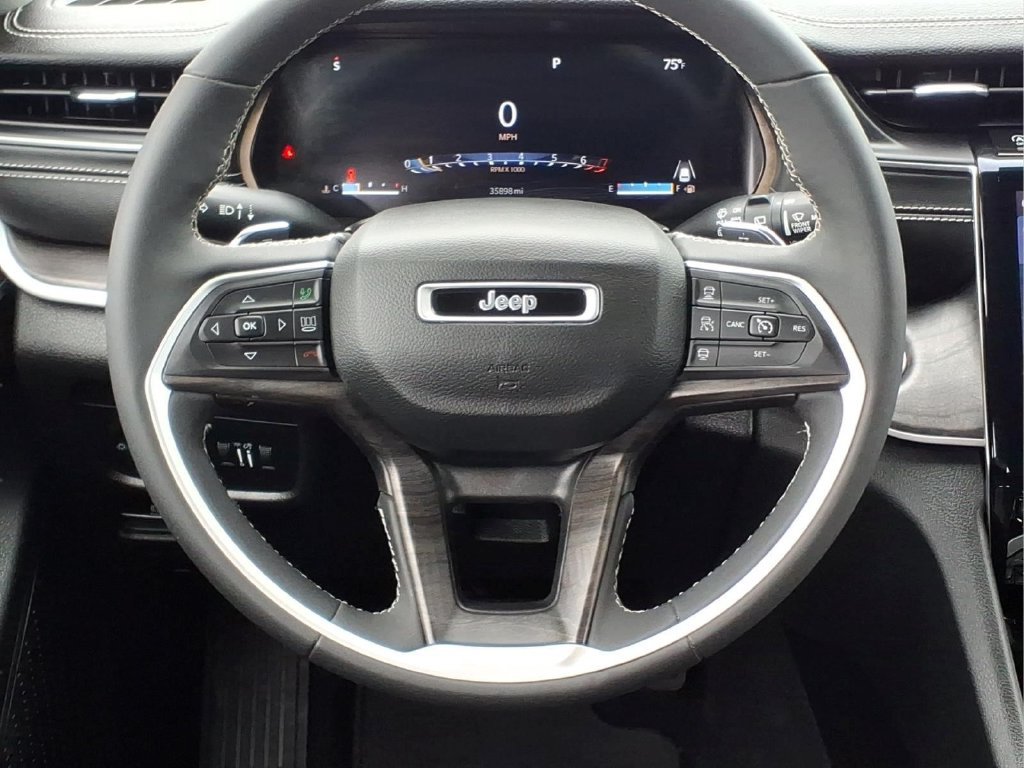 Used 2023 Jeep Grand Cherokee L Limited AWD/4WD image 14