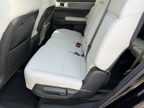 Used 2025 Hyundai Santa Fe SE FWD image 25