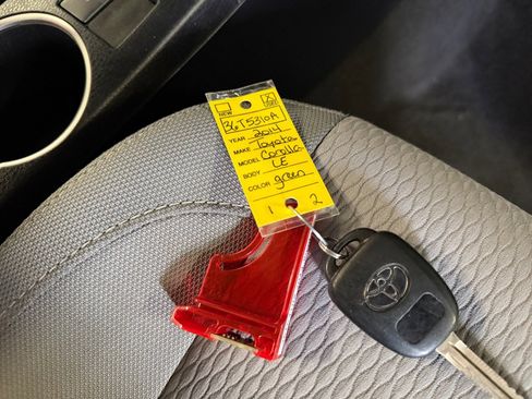Used 2014 Toyota Corolla LE FWD image 38