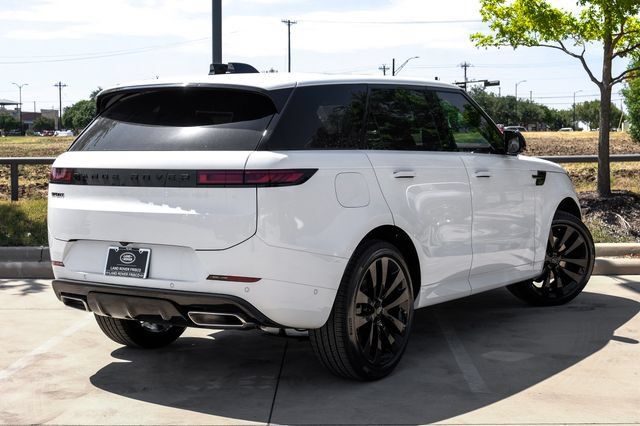 New 2026 Land Rover Range Rover Sport Dynamic SE AWD/4WD image 9