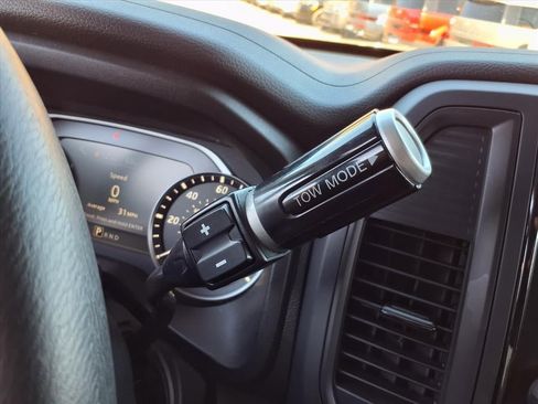 Used 2023 Nissan Titan SV image 25