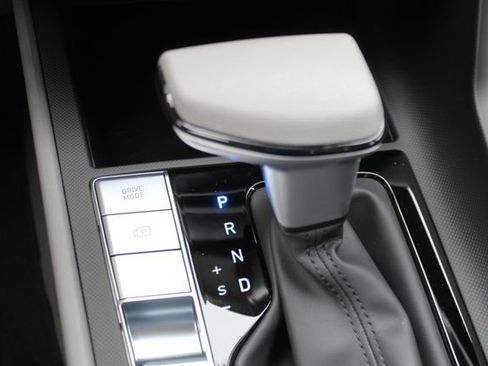 New 2026 Hyundai Elantra Hybrid FWD image 24