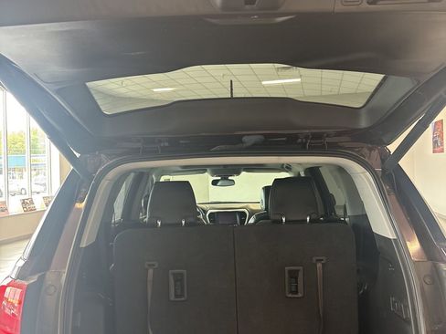 Used 2018 GMC Acadia SLT image 12