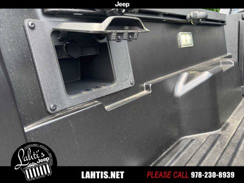 Used 2025 Toyota Tacoma Limited image 33