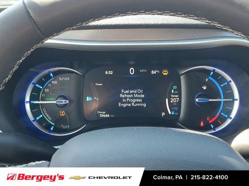 Used 2023 Chrysler Pacifica Touring-L FWD image 23