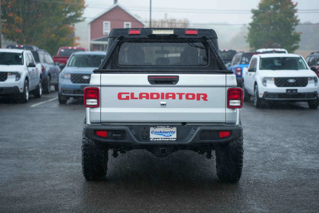 Used 2023 Jeep Gladiator Sport AWD/4WD image 6