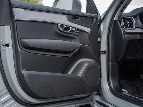 New 2026 Volvo XC90 B6 Ultra w/ Protection Package image 37