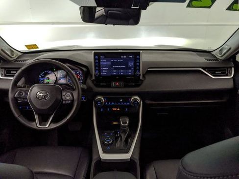 Used 2022 Toyota RAV4 XLE Premium image 7