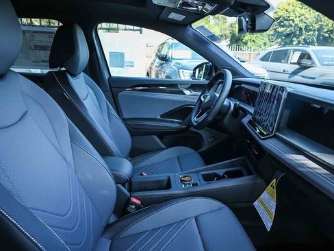 New 2026 Volkswagen Tiguan SE R-Line image 25