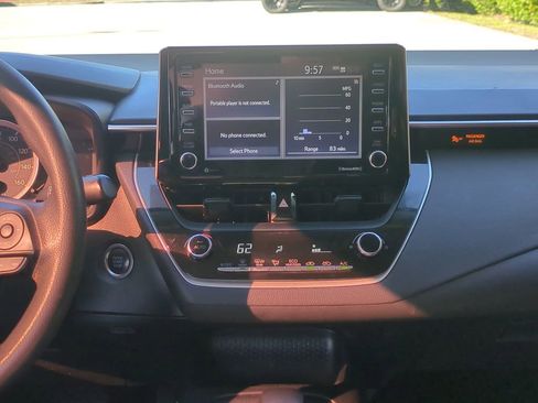 Used 2021 Toyota Corolla LE image 20