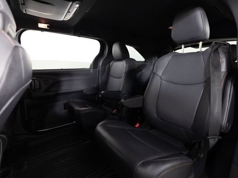 Used 2022 Toyota Sienna XSE AWD/4WD image 17