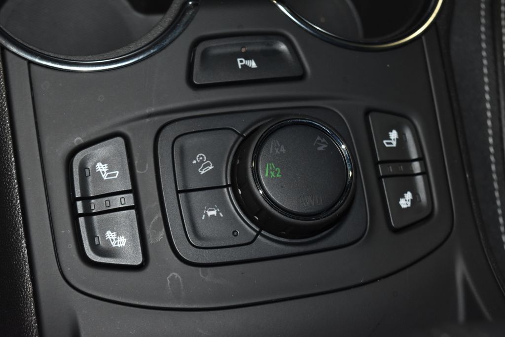 Used 2024 GMC Terrain SLT w/ Tech Package AWD/4WD image 18