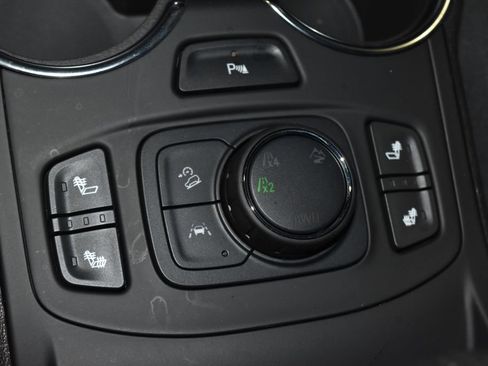 Used 2024 GMC Terrain SLT w/ Tech Package AWD/4WD image 18
