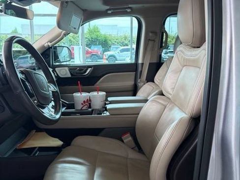 Used 2023 Lincoln Navigator L Reserve AWD/4WD image 5