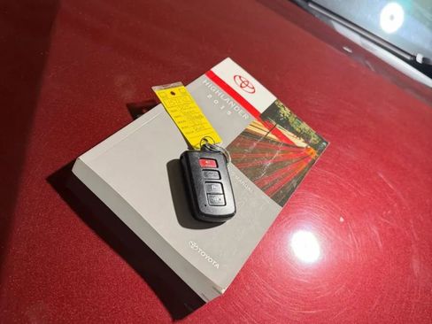 Used 2015 Toyota Highlander XLE AWD/4WD image 22