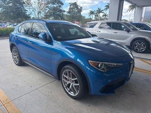 Used 2018 Alfa Romeo Stelvio Ti Sport image 4