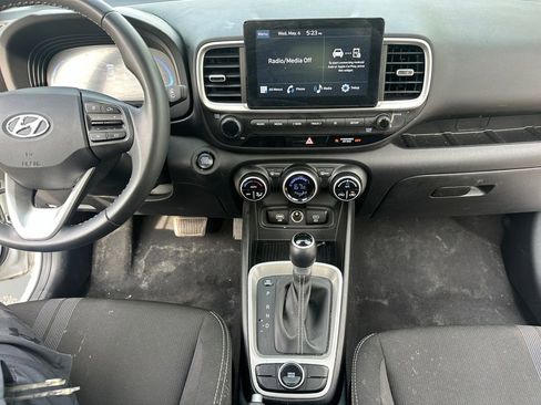 Used 2025 Hyundai Venue SEL FWD image 14