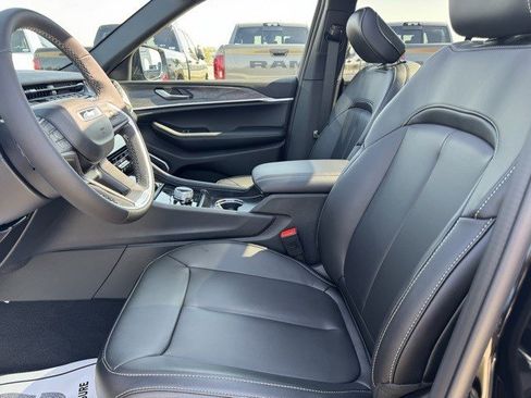 New 2025 Jeep Grand Cherokee Limited image 9