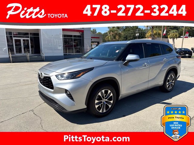 Used 2024 Toyota Highlander XLE FWD image 1