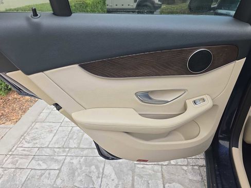 Used 2019 Mercedes-Benz GLC 300 image 9