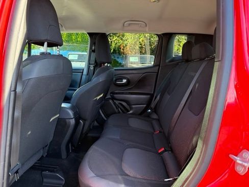 Used 2023 Jeep Renegade Latitude AWD/4WD image 14