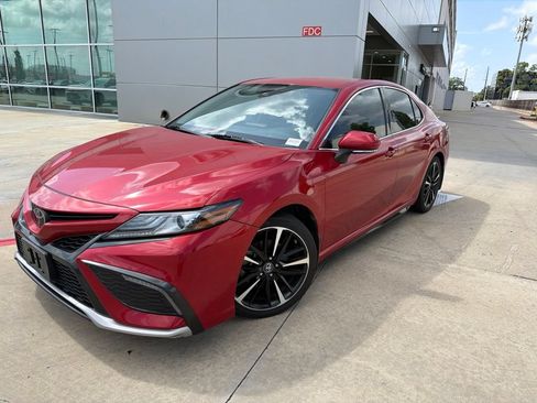 Used 2022 Toyota Camry XSE FWD image 1