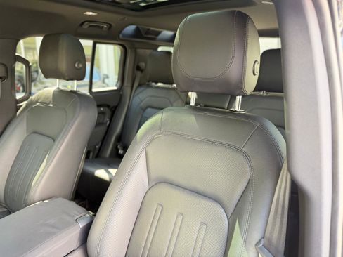 Used 2022 Land Rover Defender 110 S image 33