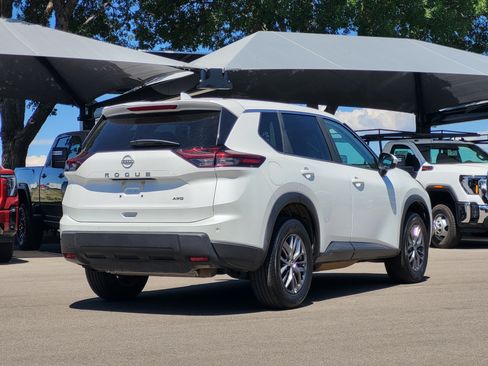 Used 2026 Nissan Rogue SV AWD/4WD image 7