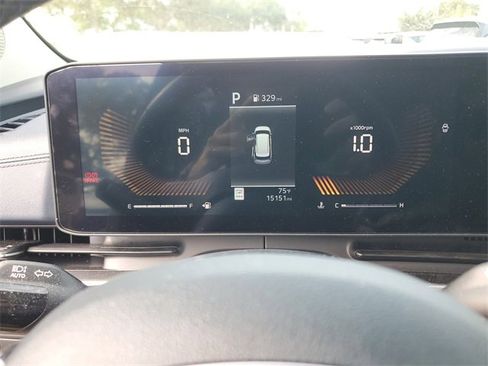 Certified 2025 Kia Carnival EX image 24