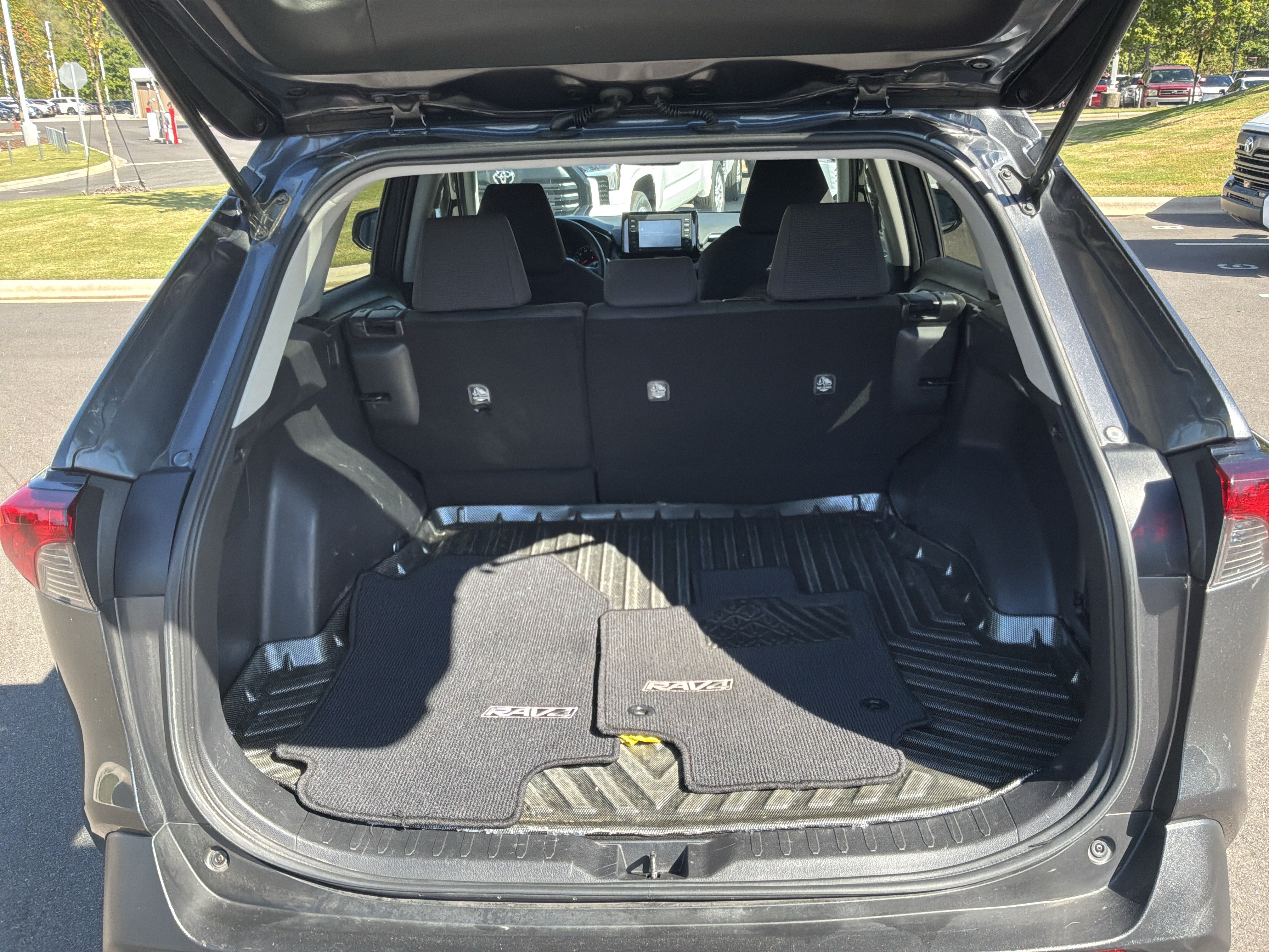 Used 2021 Toyota RAV4 LE AWD/4WD image 31