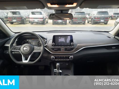 Used 2025 Nissan Altima 2.5 SV image 19