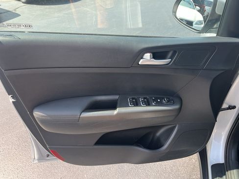 Used 2022 Kia Sportage LX FWD image 11