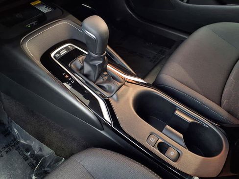 Used 2025 Toyota Corolla SE w/ SE Package image 15