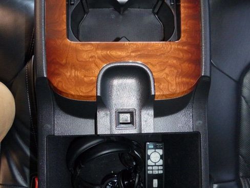 Used 2017 INFINITI QX80 Base AWD 4dr SUV w/ Deluxe Technology Package image 37