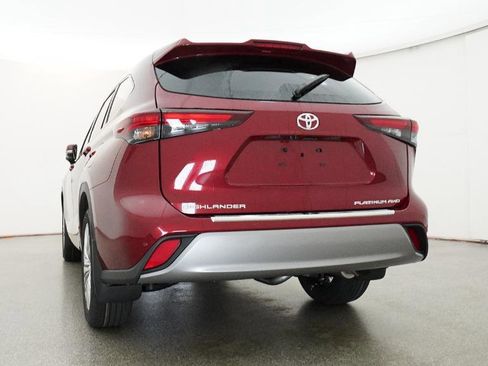 New 2026 Toyota Highlander Platinum AWD/4WD image 2
