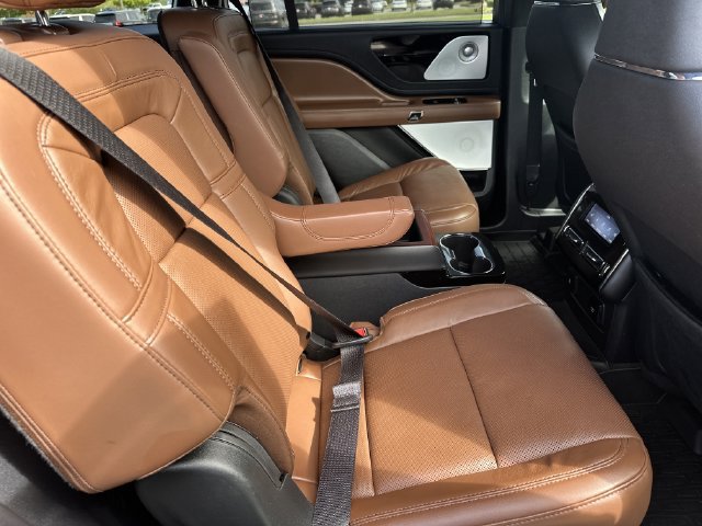 Used 2022 Lincoln Aviator Reserve w/ Equipment Group 201A AWD/4WD image 15