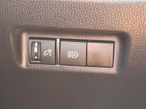 Used 2025 Toyota RAV4 XLE AWD/4WD image 21